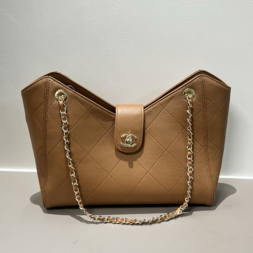 CHANEL 매트라세 다이아몬드 퀼팅 토트백