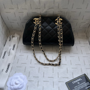 CHANEL 매트라세 다이아몬드 퀼팅 쉘 체인 백