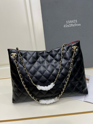 CHANEL 매트라세 다이아몬드 퀼팅 대형 토트백