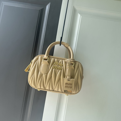 Miu Miu 매트라세 미니 보스턴 백